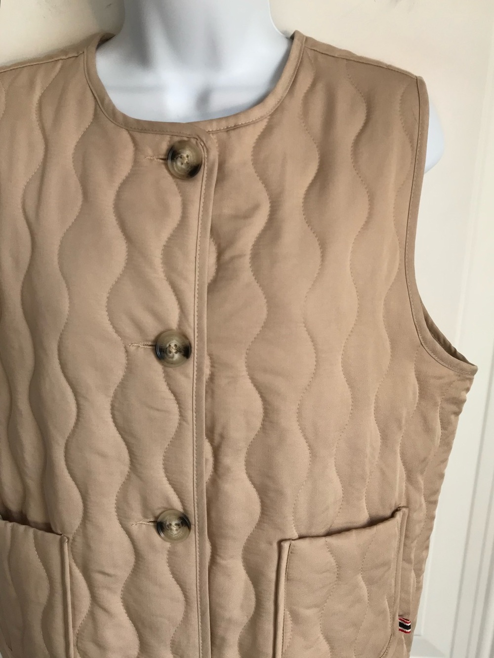 HUNTER Women’s S Clay Beige Quilted Sleeveless Button Down Lightweight Vest NWT - Picture 5 of 16